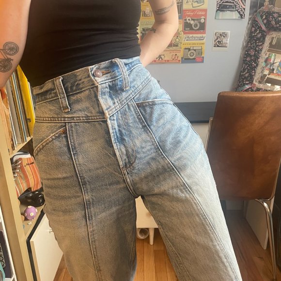 A&F cottage style faded high rise ankle jeans! - Picture 11 of 15